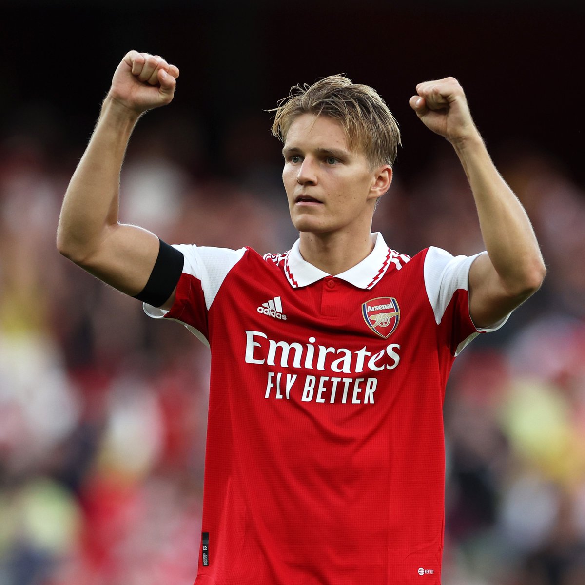 Arsenal's tweet photo. What a game. What a comeback. 

🏴󠁧󠁢󠁥󠁮󠁧󠁿 Aaron Ramsdale
🇫🇷 William Saliba
🏴󠁧󠁢󠁥󠁮󠁧󠁿 Ben White
🇳🇴 Martin Odegaard

Vote for your #ARSFUL MOTM 👏
