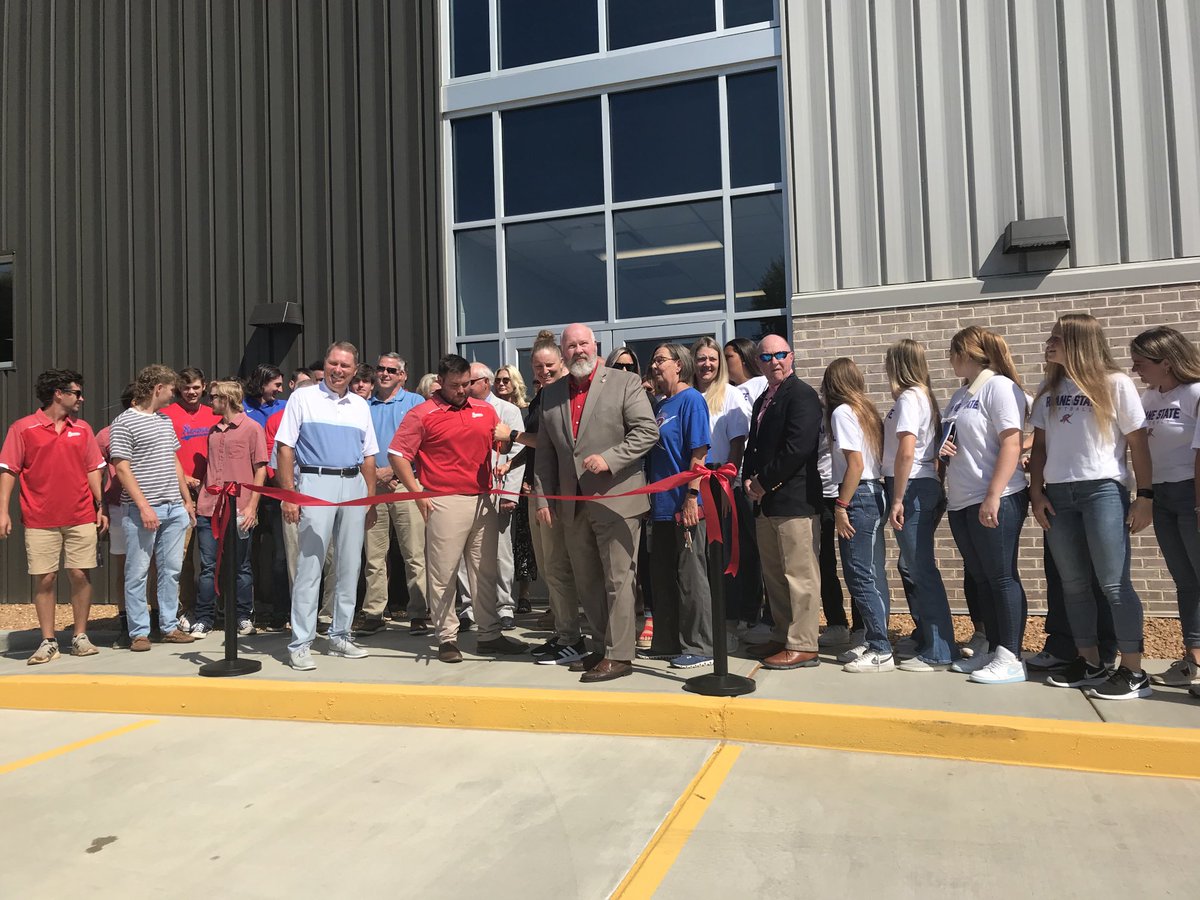 Linner3's tweet photo. Proud moment today as Bill honored the memory of his college baseball coach Steve Peterson’s induction into the Roane State Baseball Hall of Fame. Celebrated the opening of the indoor athletic center on campus. Congratulations AD David Lane &amp; all those who made this day possible. https://t.co/Fg3MsOH2HG