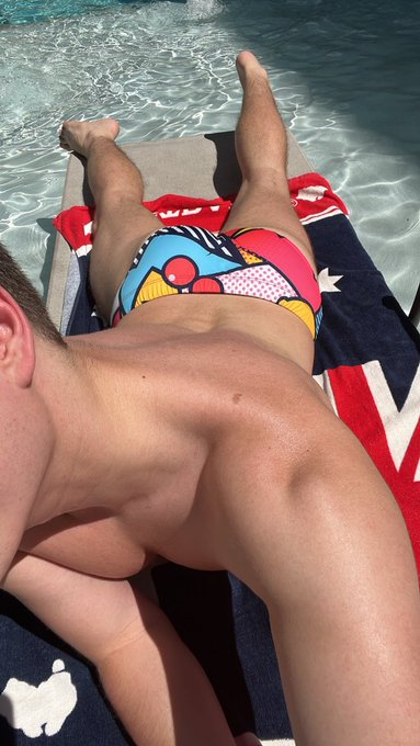 the body is body-ing 🌞🍒 https://t.co/cXi1wITCrl
