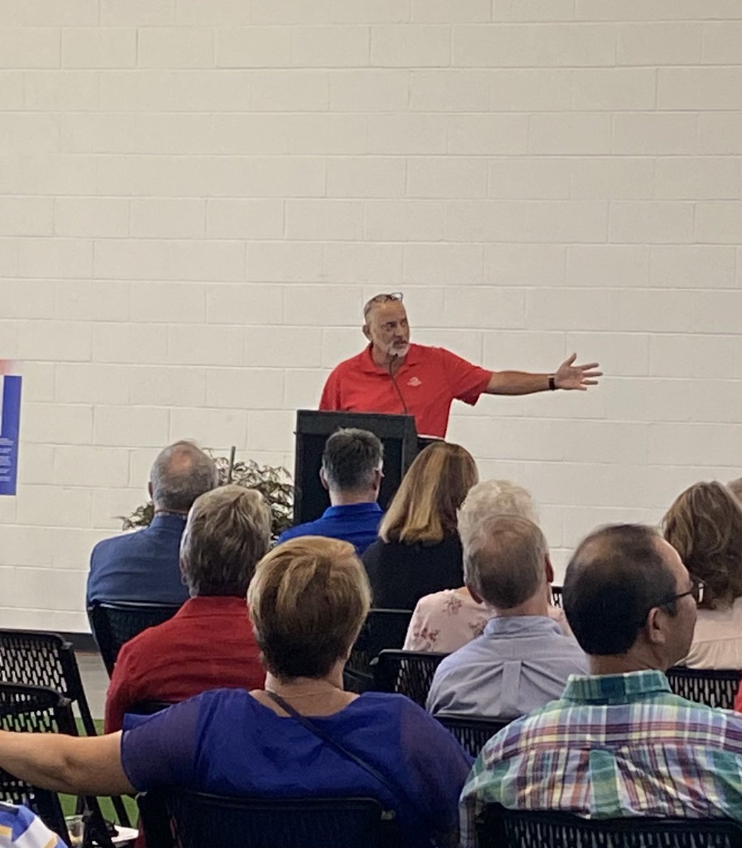 Linner3's tweet photo. Proud moment today as Bill honored the memory of his college baseball coach Steve Peterson’s induction into the Roane State Baseball Hall of Fame. Celebrated the opening of the indoor athletic center on campus. Congratulations AD David Lane &amp; all those who made this day possible. https://t.co/Fg3MsOH2HG