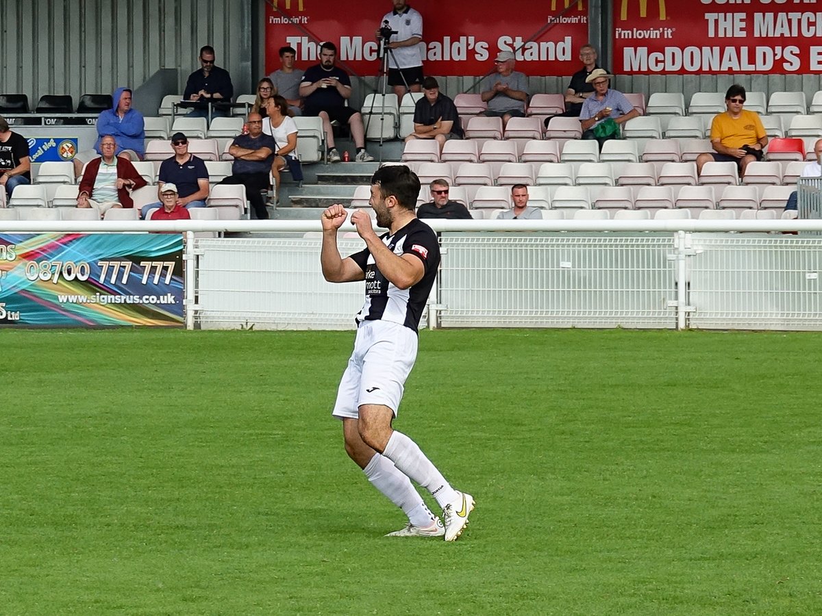 sholingfc's tweet photo. 📸⚽️🔥 The James Ward-Prowse celebration from @Charliewag_ after scoring his first of the season today.  Wags was also named our Man of the Match 🙌

#uptheboatmen ⚫️⚪️ https://t.co/50YZhrfaTI