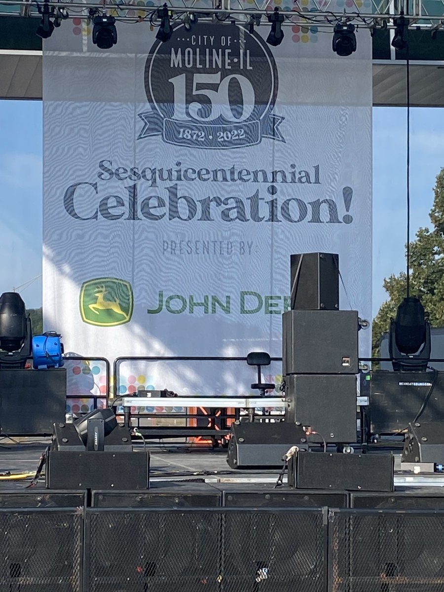 HQDAG4_SGM's tweet photo. Reconnecting with the community at Moline’s 150th anniversary. Providing accurate info for those considering service; up to $50,000 in enlistment incentives, location of choice, housing & education allowances, 30 vacation days annually, health care, & many more #MarchtoService https://t.co/3YCxLOkOlk