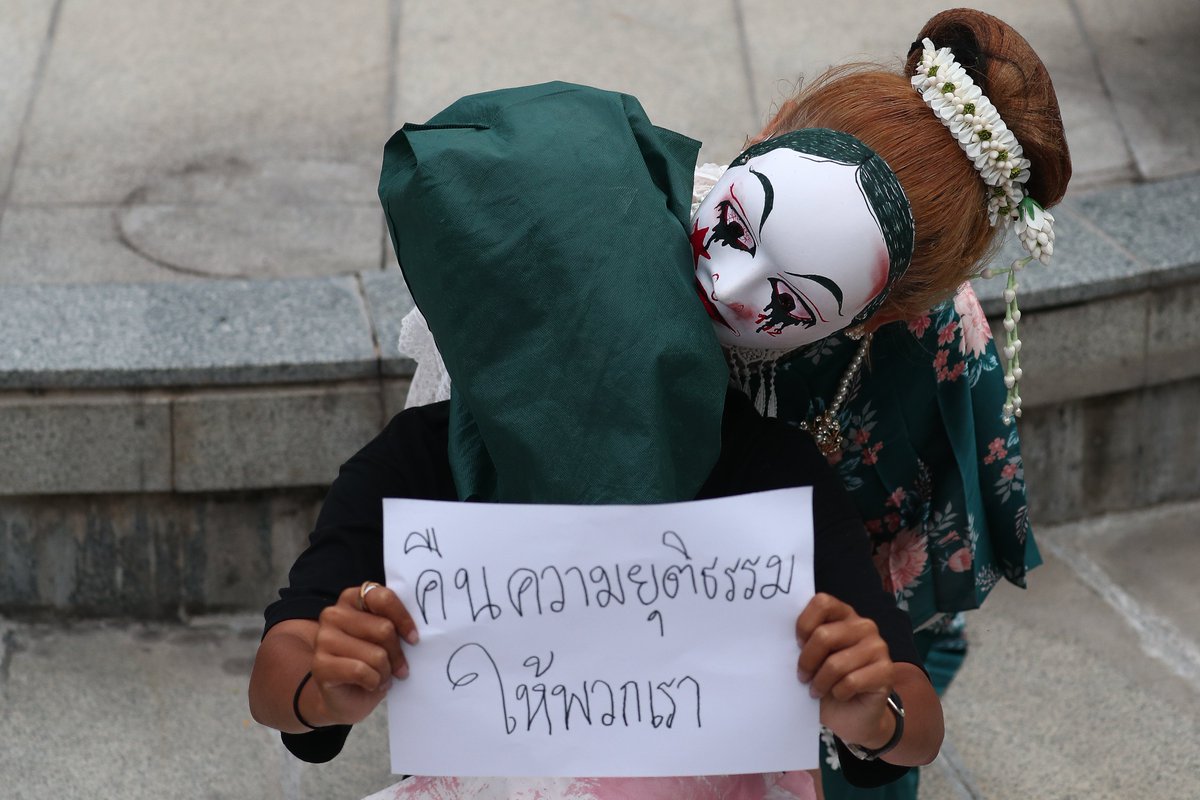 about_realframe's tweet photo. 30 สิงหาคมของทุกปีเป็น 'วันผู้สูญหายสากล' Amnesty International Thailand จัดกิจรรม 'คนต้องไม่หาย ออกกฎหมายต้องเป็นธรรม' กับการมี 'ร่าง พ.ร.บ. ป้องกันและปราบปรามการทรมานและการทำให้บุคคลสูญหาย' ของไทย พร้อมช่วยกับจับตาการแก้ไข พรบ.ฉบับนี้จาก สว. 
#วันผู้สูญหายสากล  
#REALFRAME https://t.co/ZgE5i68MEc