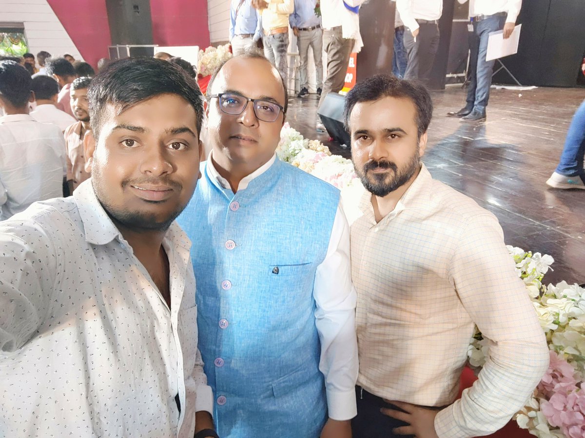 adarshdubey33's tweet photo. आज सीएससी की राज्य स्तरीय कार्यशाला संपन्न हुई जिसमें सीएससी के आदरणीय एमडी सर @dintya15 जी एवं आदरणीय स्टेटहेड सर @avanish78 जी का मार्गदर्शन प्राप्त हुआ, ऐसे ही आपका मार्गदर्शन एवं नई ऊर्जा मिलती रहे बहुत-बहुत धन्यवाद |
@CSCegov_ 
@mp2csc
@CSCMadhyPradesh
@arunlodhi108 https://t.co/Cs2tMeGwbg