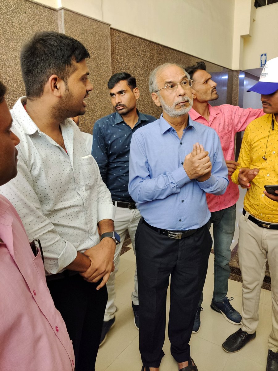adarshdubey33's tweet photo. आज सीएससी की राज्य स्तरीय कार्यशाला संपन्न हुई जिसमें सीएससी के आदरणीय एमडी सर @dintya15 जी एवं आदरणीय स्टेटहेड सर @avanish78 जी का मार्गदर्शन प्राप्त हुआ, ऐसे ही आपका मार्गदर्शन एवं नई ऊर्जा मिलती रहे बहुत-बहुत धन्यवाद |
@CSCegov_ 
@mp2csc
@CSCMadhyPradesh
@arunlodhi108 https://t.co/Cs2tMeGwbg