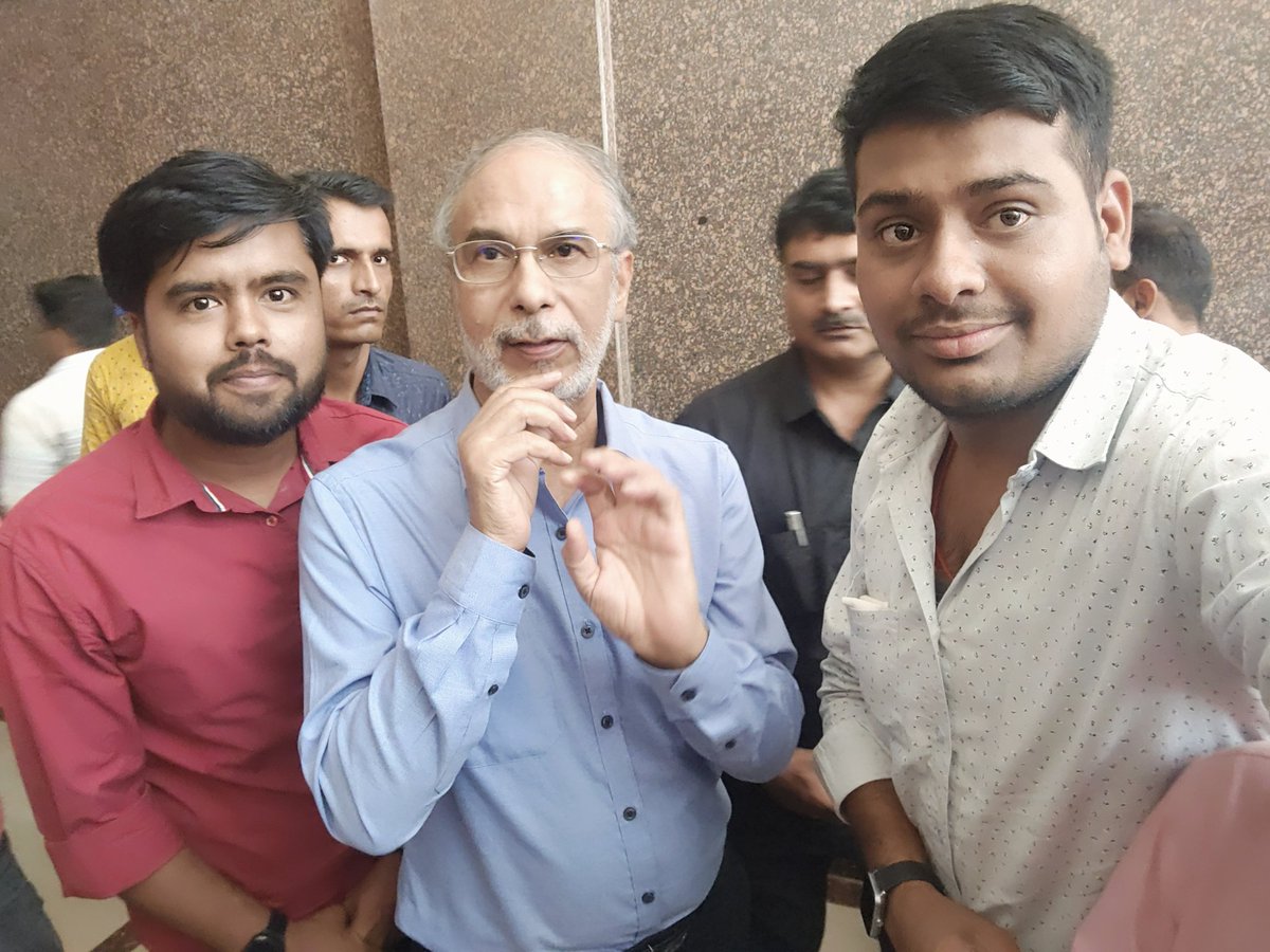 adarshdubey33's tweet photo. आज सीएससी की राज्य स्तरीय कार्यशाला संपन्न हुई जिसमें सीएससी के आदरणीय एमडी सर @dintya15 जी एवं आदरणीय स्टेटहेड सर @avanish78 जी का मार्गदर्शन प्राप्त हुआ, ऐसे ही आपका मार्गदर्शन एवं नई ऊर्जा मिलती रहे बहुत-बहुत धन्यवाद |
@CSCegov_ 
@mp2csc
@CSCMadhyPradesh
@arunlodhi108 https://t.co/Cs2tMeGwbg