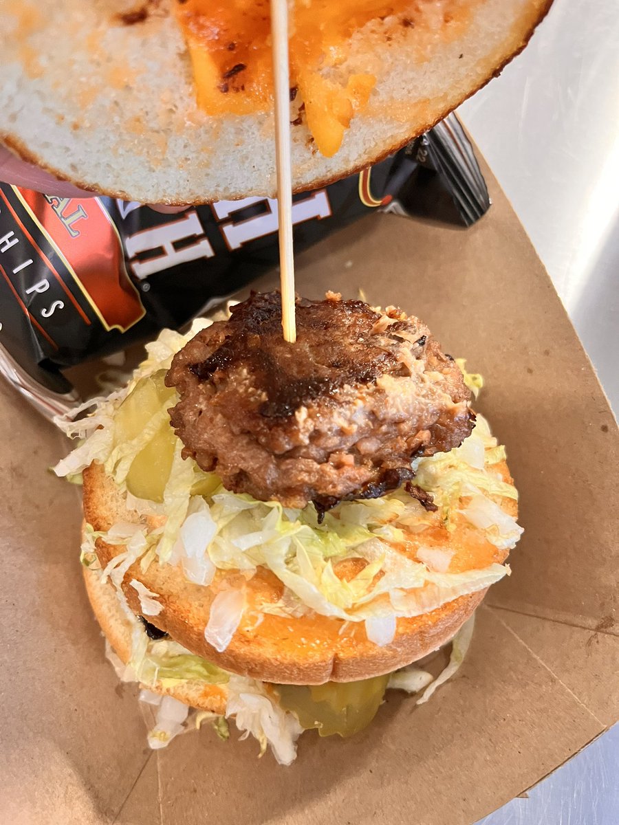 alexi gomez left foot tweet media