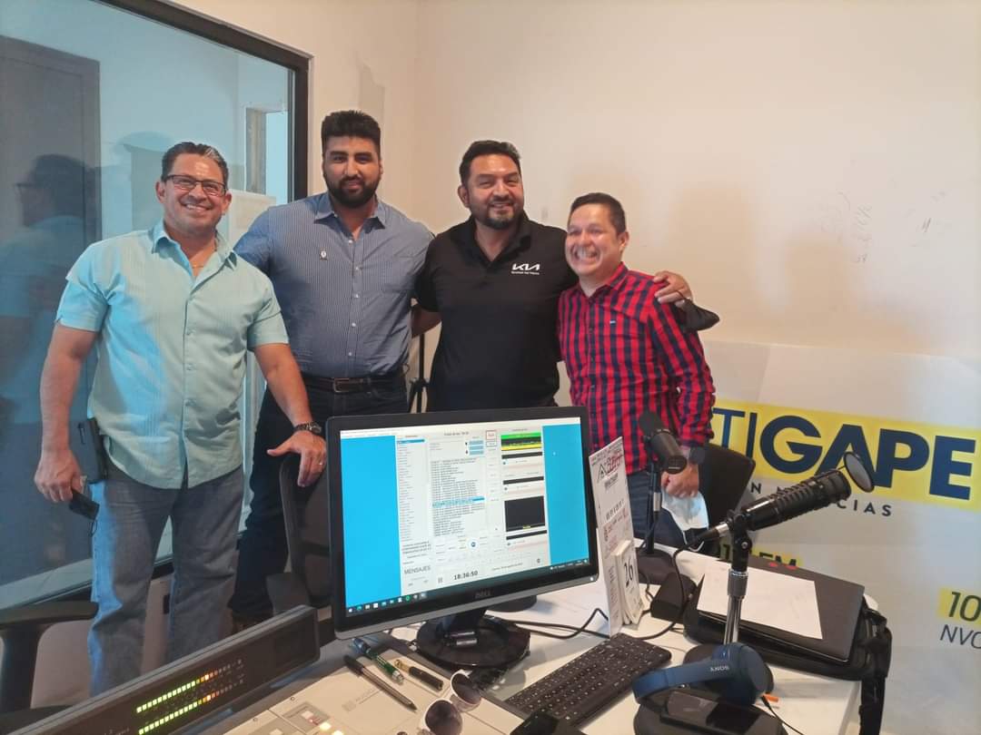 Rotario95's tweet photo. Le damos las gracias a Nacho Ortiz locutor de radio GAPE quien nos brindó un espacio para hablar de nuestro proyecto insignia: Dibujando Sonrisas y próximos eventos que estaremos llevando a cabo, tales como la próxima rifa de un reloj Rolex.

#ImaginaRotary #RotaryInternacional https://t.co/ZVoozz4LEh