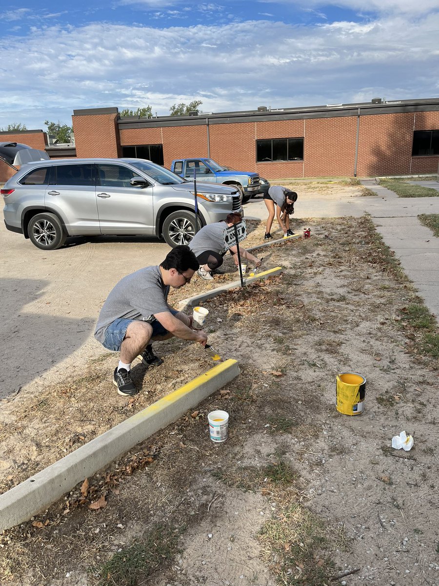 HeartlandWay's tweet photo. A special thanks to the United Way of Reno County for organizing this year’s #CommunityWorkDay! The HCU Crew spent the morning painting, staining, and cleaning up at Central Christian School. #HeartlandWay https://t.co/Qxj1Gce2SB