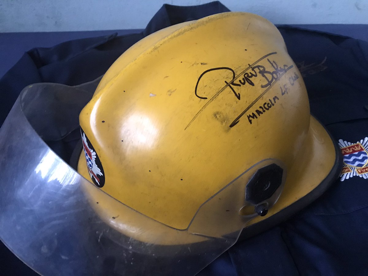 AndrewJRuff36's tweet photo. I met up with Actor Rupert Baker this afternoon in Folkestone, interviewing Him on His appearance in London’s Burning as LH Malcolm Cross.
Malcolm also signed these wonderful items. Thank you.
#LondonsBurning #MacolmCross #LeadingHand #LFB #TVSeries #LondonsBurning https://t.co/U4Uxn36KKW