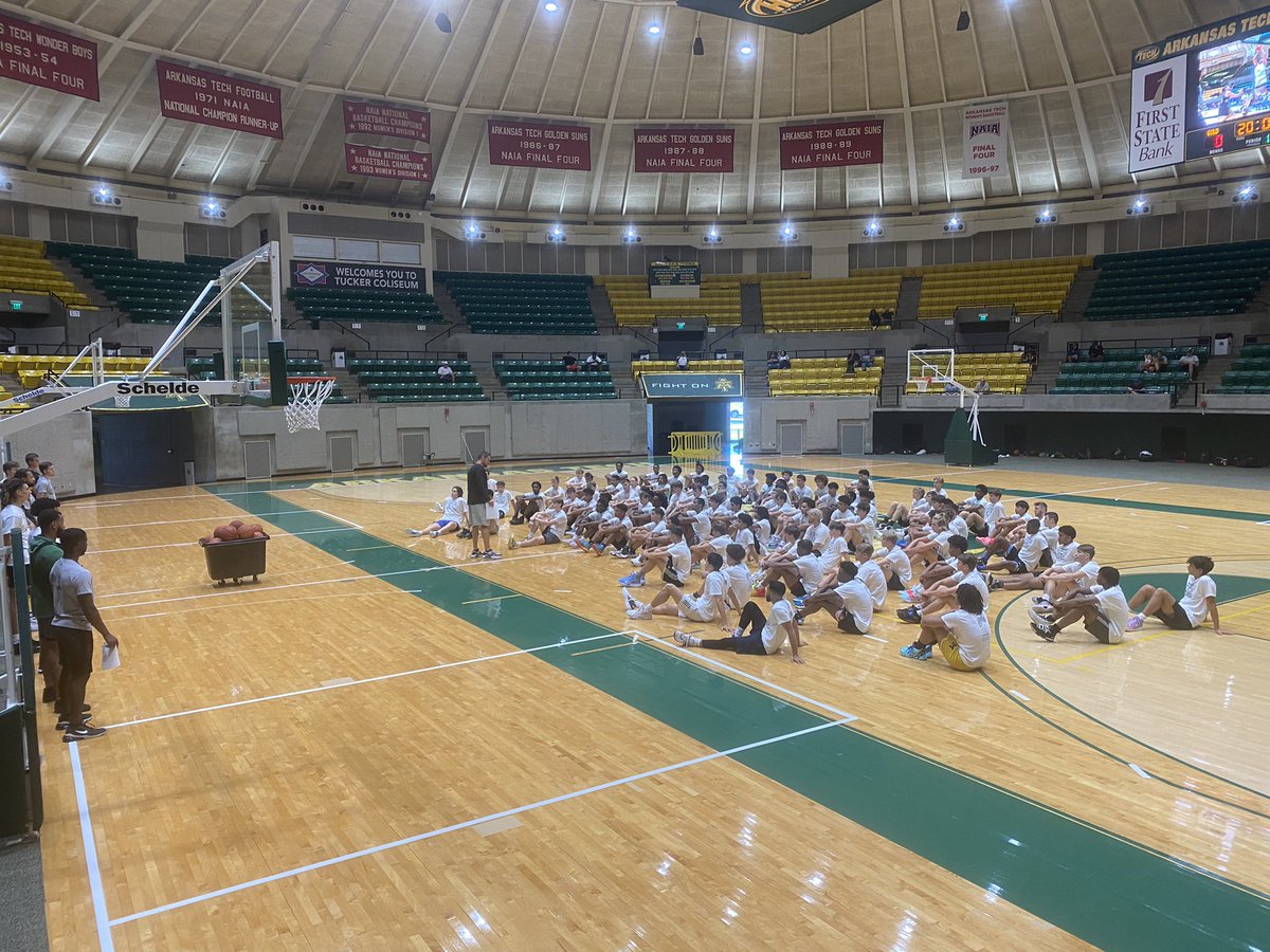 _TheRealJhill's tweet photo. @JudeHill32 doing his thing @ATU_Athletics #Elitecamp with @mdowneyATU #fighton https://t.co/d7FPK8bkZi
