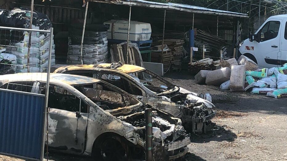 🔴 FLASH - #Arcueil : Vers 4 heures, durant la nuit de vendredi à samedi, les deux voitures de la police #municipale de la ville ont été détruites par un incendie. 

👉 Une enquête a été ouverte pour en déterminer l’origine. (LP) #ValdeMarne