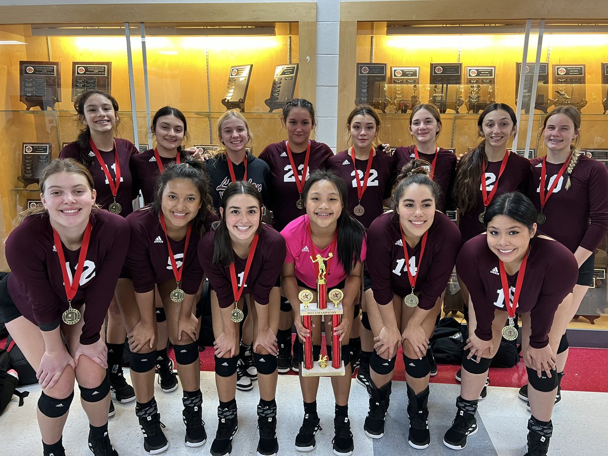 _rose12_'s tweet photo. London wins 1st place in the Silver Bracket of the Sharyland tournament! They went 3-0 against CC Ray, Brownsville Rivera and Brownsville Lopez. Way to go Lady Pirates! @kiii3sports @LondonVB @Caller_Len https://t.co/J0KtlxNiur