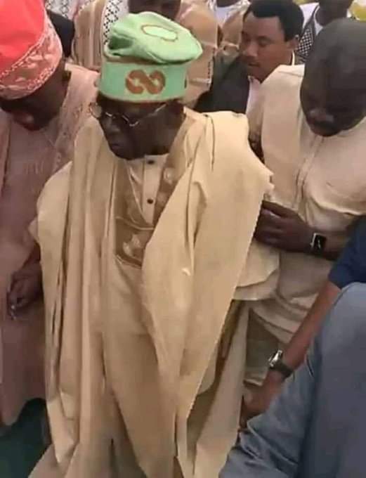 lynuz_uko's tweet image. Before nkor'
Is he not foolish.

#WalkingCorpse