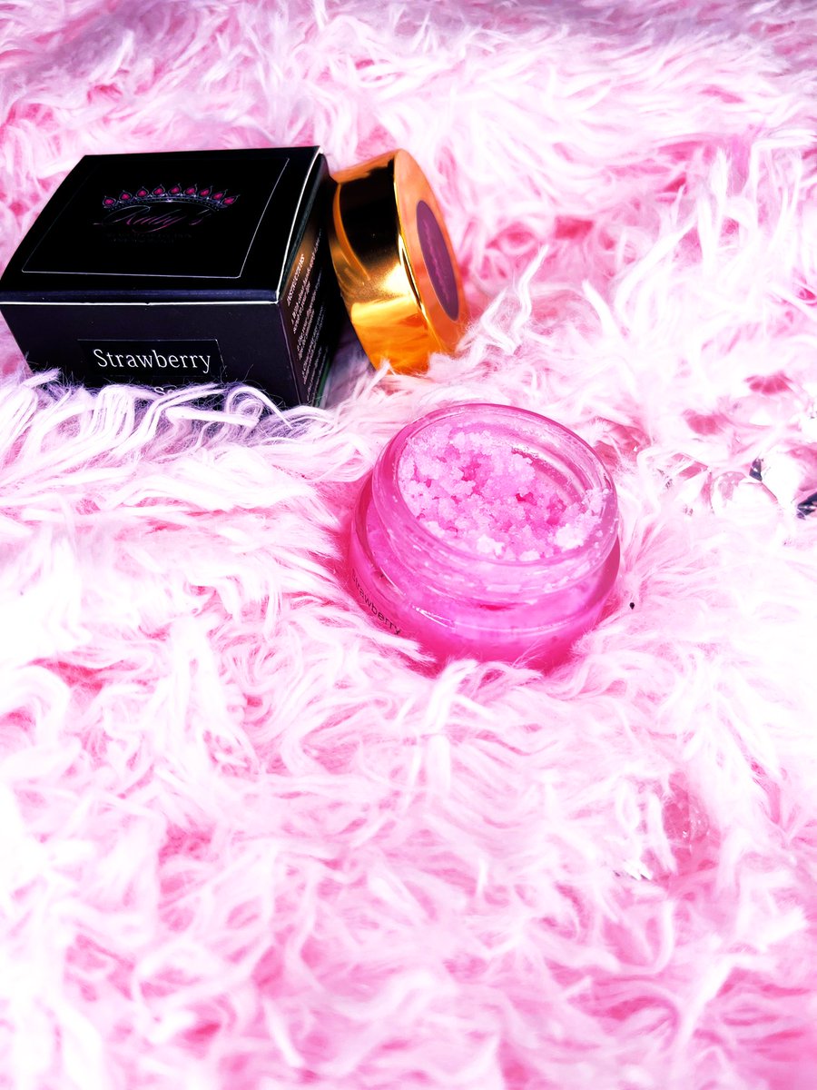 premium_ruby's tweet photo. Presenting our Premium Strawberry Brightening Lip Scrub🍓💦

🍓All Natural 
🍓Gently removes dry and cracked skin from the lips 
🍓Battles hyperpigmentation 
🍓Infused with natural oils (Jojoba, Vitamin D and more!)

#lipscrub #lipcare #makeup #skincareroutine #skincare https://t.co/n2aN1YfPCZ