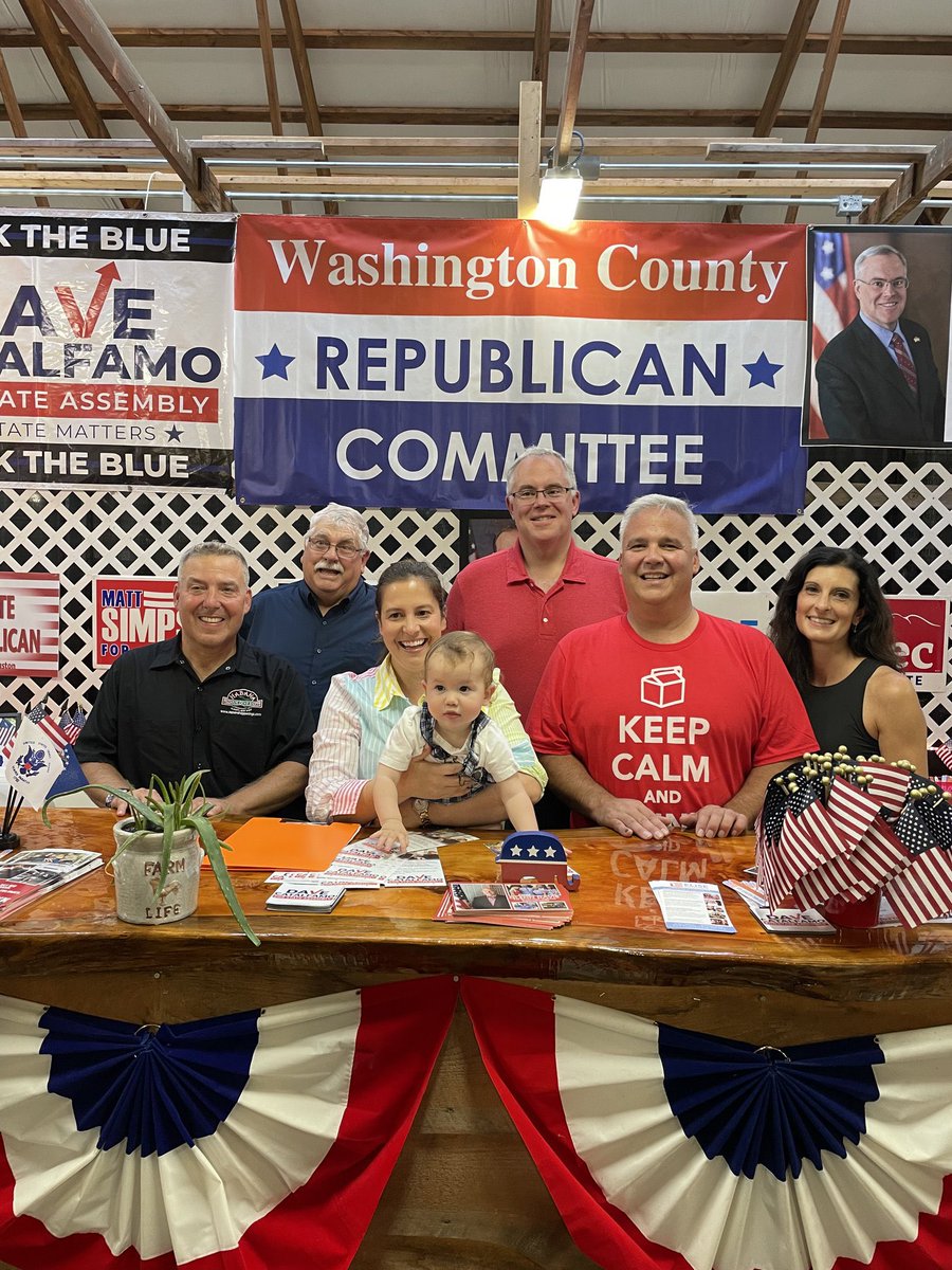MtnMama48's tweet photo. @matthewmanda @CastelliMatt Here’s one posted by your wife the same day and she posted another today. #PoliticalProp https://t.co/rtMRqnZfFg