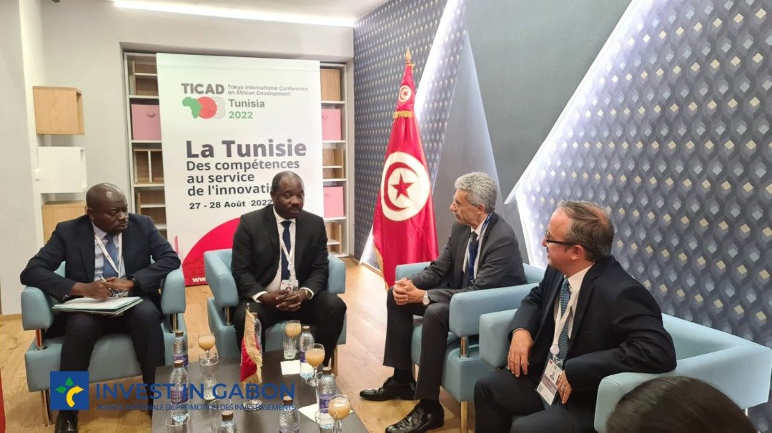 🔴 Le Ministre d’État <a href="/pmoubelet/">pmoubelet</a>, les Ministres <a href="/Officiel_MMA/">Michael Moussa-Adamo</a>, <a href="/HuguesMadiya/">Hugues MBADINGA MADIYA Officiel</a>, <a href="/Yves_Manfoumbi/">Yves Fernand Manfoumbi</a> participent actuellement à la #TICAD8 à #Tunis.
➡️ Parallèlement, <a href="/HuguesMadiya/">Hugues MBADINGA MADIYA Officiel</a> et <a href="/MbomGhislain/">Ghislain Mboma</a> ont rencontré le Ministre de l'Economie et de la Planification de #Tunisie M. Samir SAÏD.