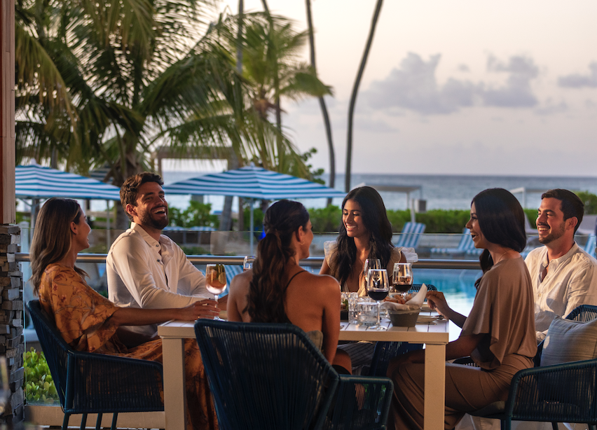 elsanjuanhotel's tweet photo. Bring together the people you love and share a culinary adventure surrounded by the pastel-pink skies of #FairmontElSanJuanHotel's ocean-side scenery.
#DiscoverPR #FairmontMoments https://t.co/tIRFJcOkbo