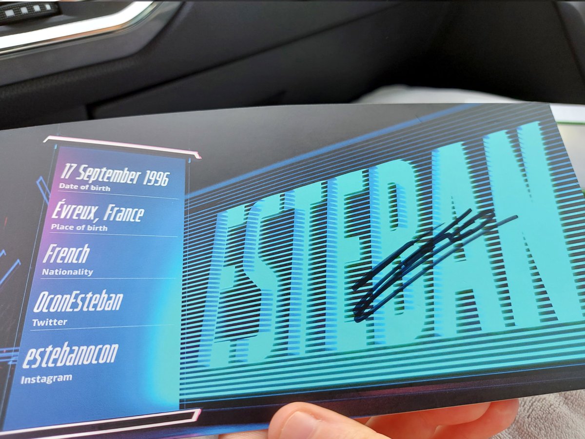 Merci à <a href="/OconEsteban/">Esteban Ocon</a> d'être venu dans la tribune 17-27ans du #GPbelgium  et d'être si disponible pour ses fans ! 
#F1 #alpinef1