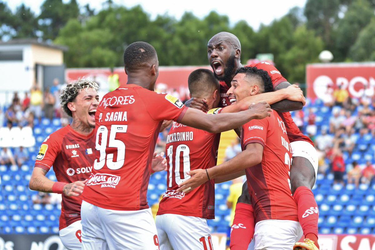 rfl07_'s tweet photo. Trabalhando mais forte a cada dia para fazer história pelo @CD_SantaClara ❤️🤍 

#BravosAçorianos #NósSomosOsAçores https://t.co/6Buvkz8vz9