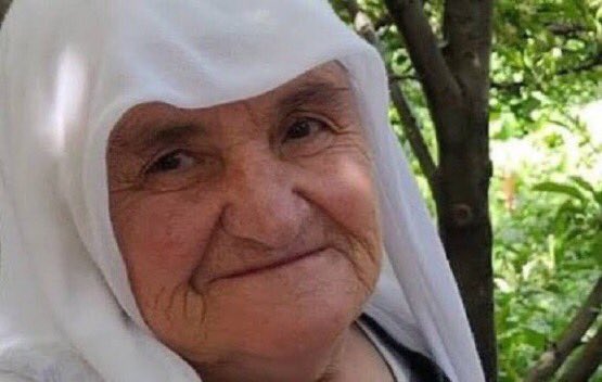 roni3021_'s tweet photo. Bu kadının ahı ne iktidarınızı bırakır ne saraylarınızı…!
Makbule Özer 80 yaşında, %50 engeli var… 
Hala cezaevinde..!
80 yaşında vatansızlığın, sahipsizliğin kahrını çekiyor zindanlarda… https://t.co/KgMPIoc2hf