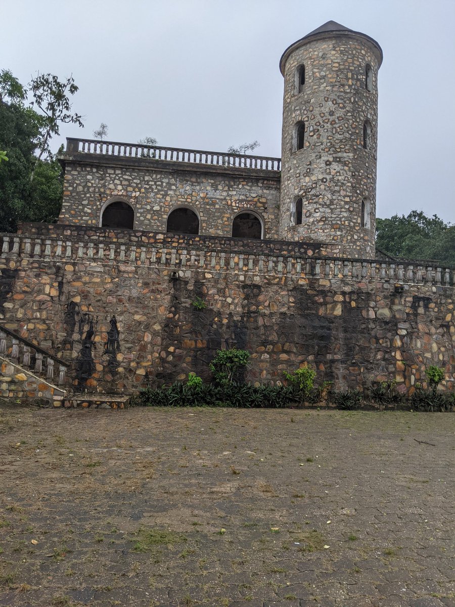 AMorouma's tweet photo. Que tu regorges de belles œuvres, mon joli #monument.
#FABC
#patrimoineculturelle
#châteauviale https://t.co/AB2WpevEKF
