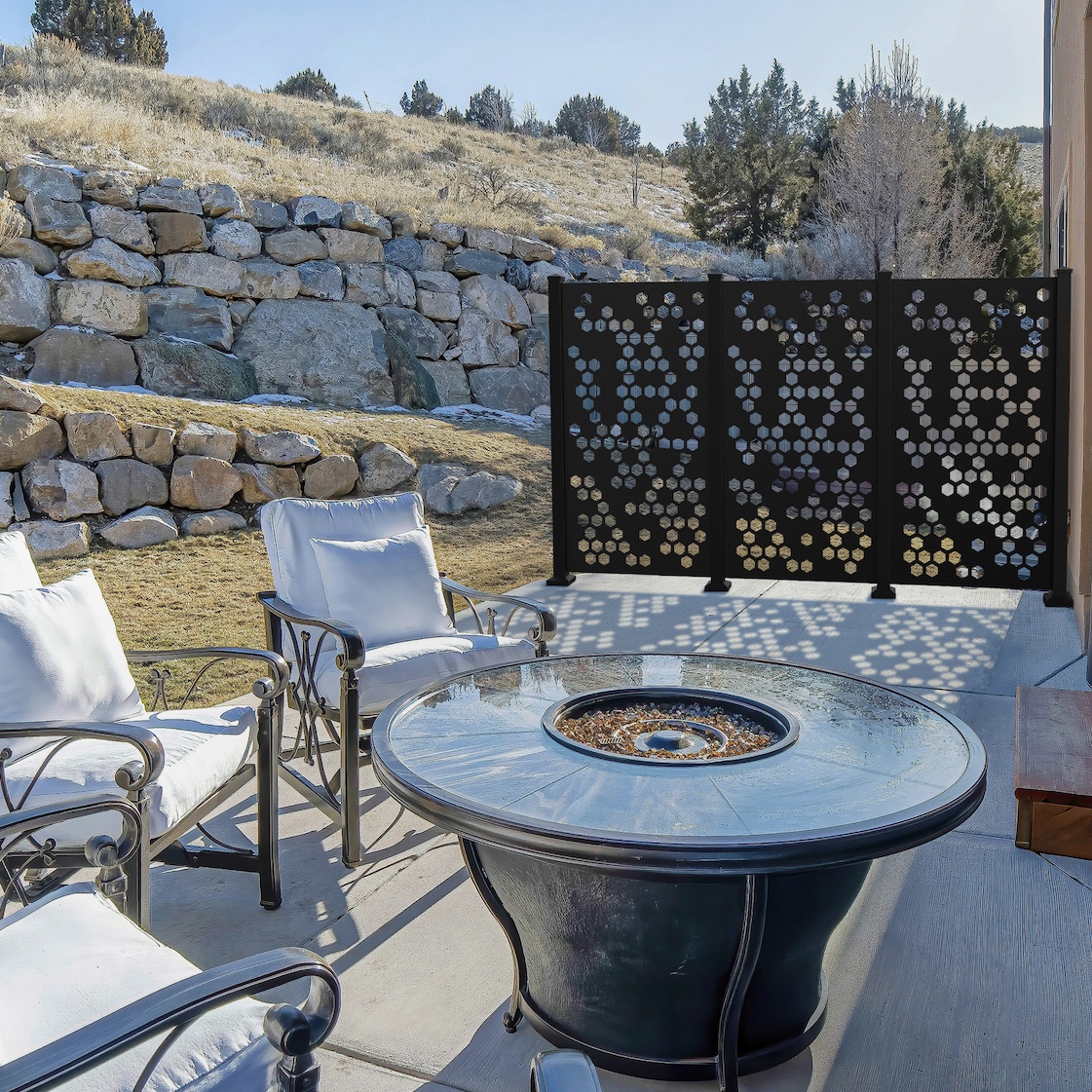 WallTheory's tweet image. Let the sun shine in—or don’t! Our privacy screens offer multiple levels of opacity, so the choice is up to you. 

Shop them online here: 
walltheory.com/collections/pr…