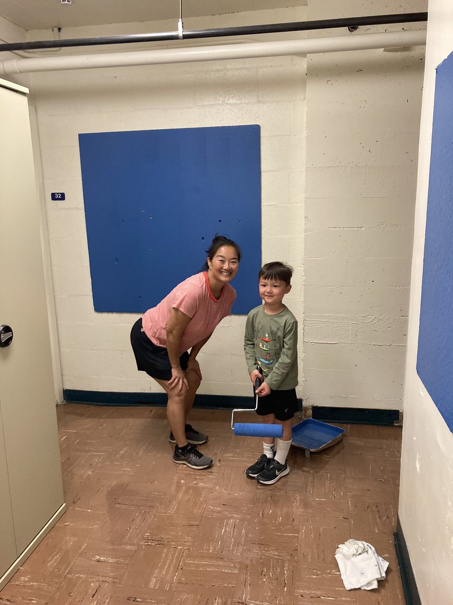 CrystalLGassert's tweet photo. Our volunteers are unbelievably amazing! Thank you for making our school shine! The Odyssey Program is ready to welcome all of our smart thinkers thanks to you!! @PPSConnect https://t.co/bYj0Kwhc60