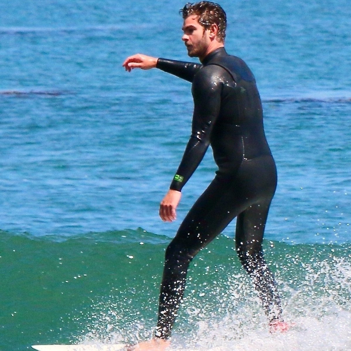 filesgarfield's tweet photo. surfer boy, the vibe https://t.co/MbLtPPnHcR