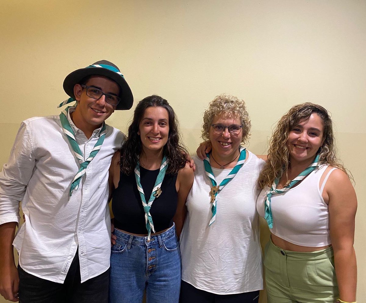 colborreda's tweet photo. 🏵 El Pep i la Laia han estat l’Hereu i la Pubilla de la 33ena ruta! L’enhorabona, i ara cap a la revetlla! 💥💃🏼

#Camells22 #PallarsSobirà #ColBorredà #estiu https://t.co/O8ikiz0lz0