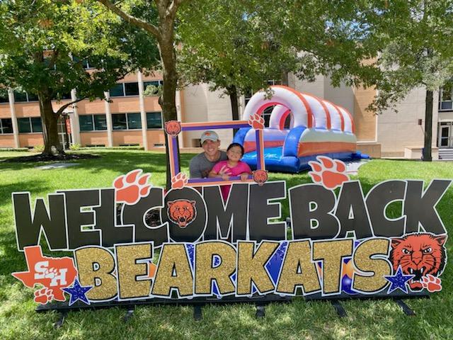 DrDrewAtSHSU's tweet photo. Bearkats were sliding into the first weekend of the semester in style thanks to @SHSUStuAct and Sammy's Splash Party! Thanks for having us out! #welcomeweek https://t.co/cbHxVEdpjn