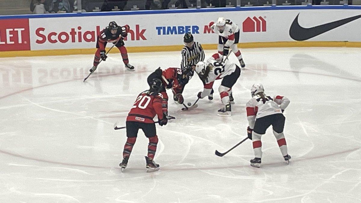 FSauveRC's tweet photo. Herning Danemark championnat mondial de hockey féminin canada 4 suisse 1   21:34 heure local https://t.co/TXNesyEjBf