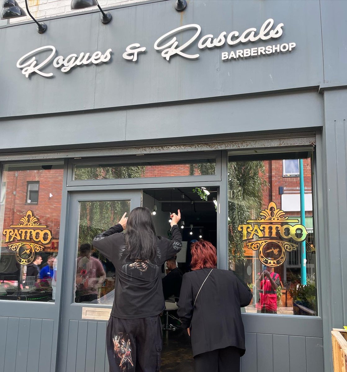 Huytonvilcentre's tweet photo. Our Summer Events ended with a bang 🙌🏻 @KnowsleyCouncil @Knowsley_Leader @RoguesRascals @ExploreLpool #lastdayofsummerevents #knowsleysummervibes #summerfuninhuytonvillage #summerfun #loveevents #batman #ghostbusters #freddymercury #osbornes https://t.co/iOGKM6Tvcm