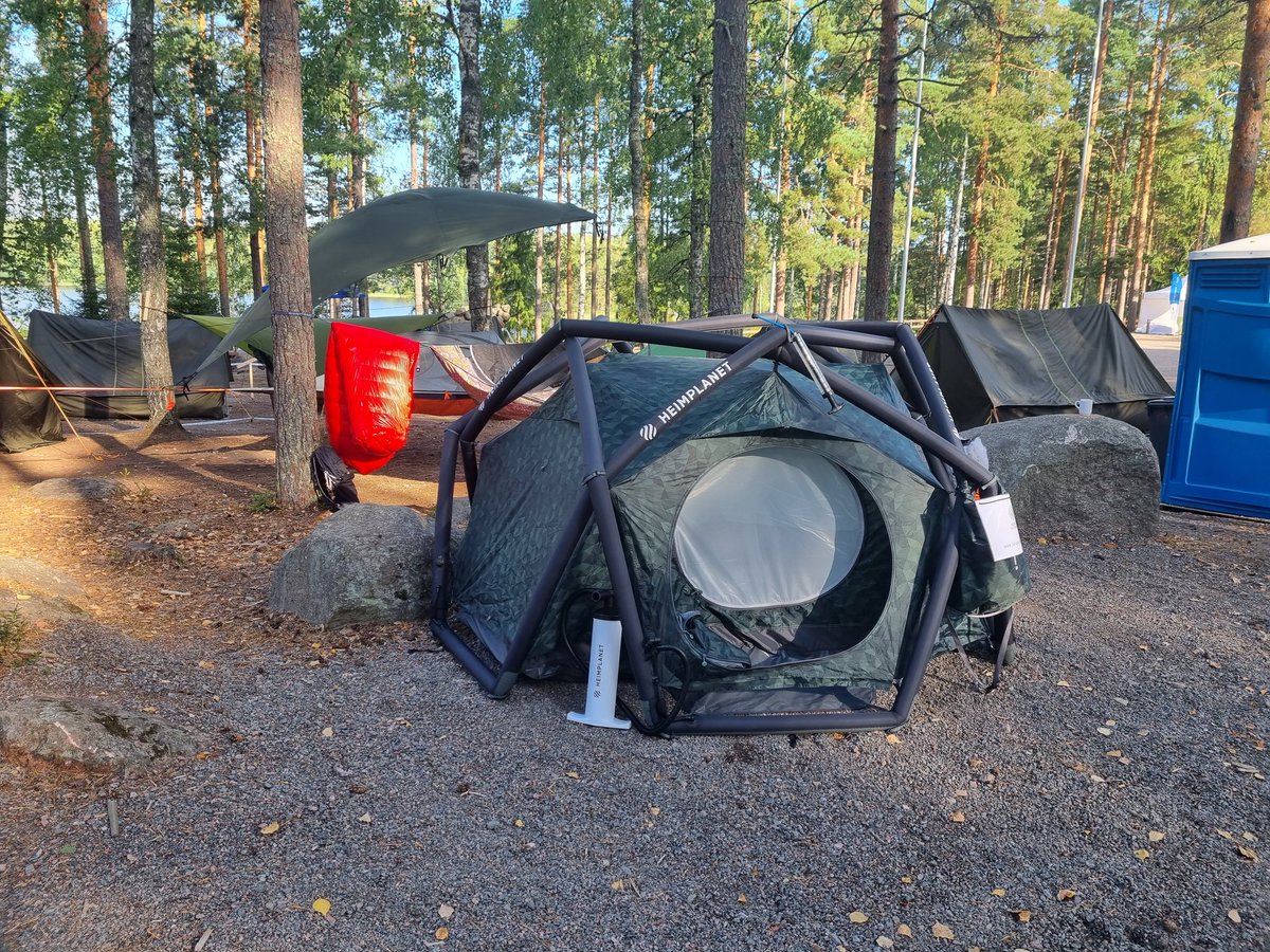 outimakela's tweet photo. Tänään Kiljavan metsähotellissa yöpyy yli 500 ihmistä ja ainakin yksi muumi. Kauniita unia! #nukuyöulkona #metsähotelli #nurmijärvi #kiljava #suomenluonnonpäivä #suomenlatu #nurmijärvenlatu https://t.co/aMpiUEOjw7