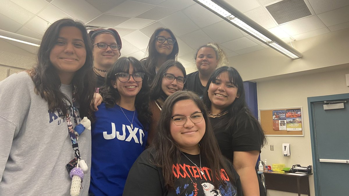 jaychoirs's tweet photo. HELLOOO MUSTANGSSS
We have completed the first week back at school we are so excited to see our choir family together and
welcome our new people with open arms !
We hope to see everyone soon and follow us to keep up to date !! @NISDJay #choir #johnjayhighschool #choirfam https://t.co/fYp6lU6954