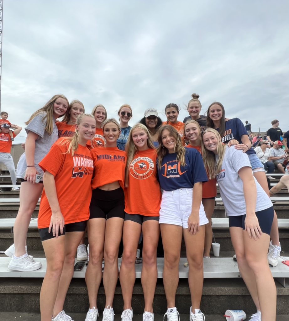 Midland_VBall's tweet photo. When Saturdays aren’t for volleyball, they are for @MidlandU_FB!  
Go Warriors!😈 https://t.co/IrE05twci3
