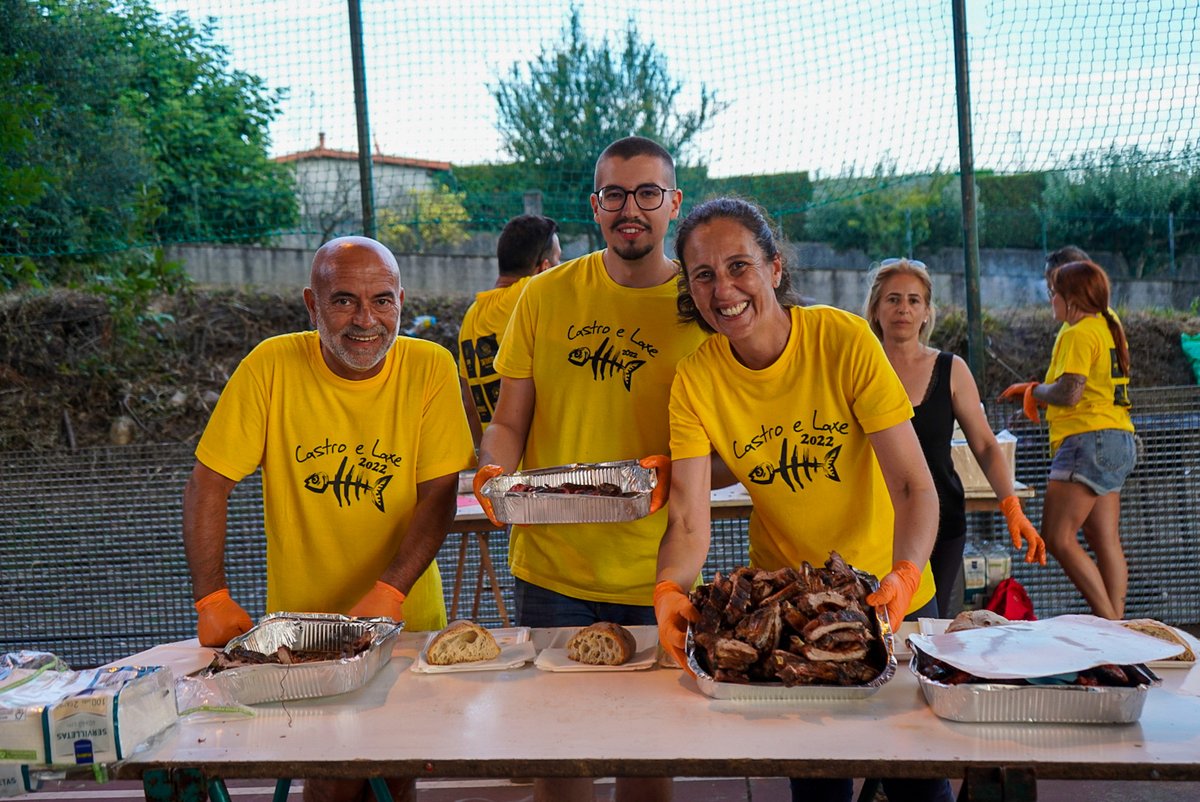 ConcCulleredo's tweet photo. Hoxe 🎊🎉 comezan as festas de #CastroLaxe, que se celebrarán ata o vindeiro martes, 30 de agosto. 

As persoas asistentes xa desfrutan da 🍖 gran #churrascada e da música 🎼 en directo. 

Boas festas! 🙌🏻 https://t.co/CLlUZ7GPs7