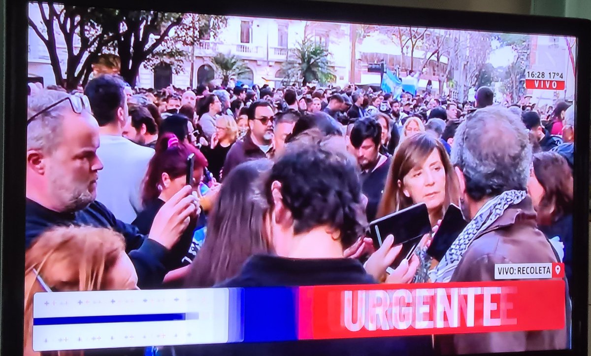 esteban_ech's tweet photo. La Portavoz Cerutti, en representación del Gobierno incitando a la violencia. 
#CFKLadronaDeLaNacionArgentina https://t.co/fErf9lKKM7