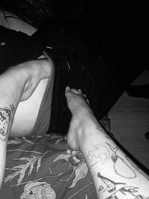 Le foot Fetishist un petit plaisir coupable j&rsquo;avoue 🦶🏾👅  #f&eacute;tichisme #f&eacute;tichismepieds #hotgirls #sexy<a href="/tag/sexy"class="tags"><span>#sexy</span></a><a href="/tag/porn"class="tags"><span>#porn</span></a><a href="/tag/hotgirls"class="tags"><span>#hotgirls</span></a><a href="/tag/f%C3%A9tichisme"class="tags"><span>#f&eacute;tichisme</span></a><a href="/tag/pornogrind"class="tags"><span>#pornogrind</span></a>