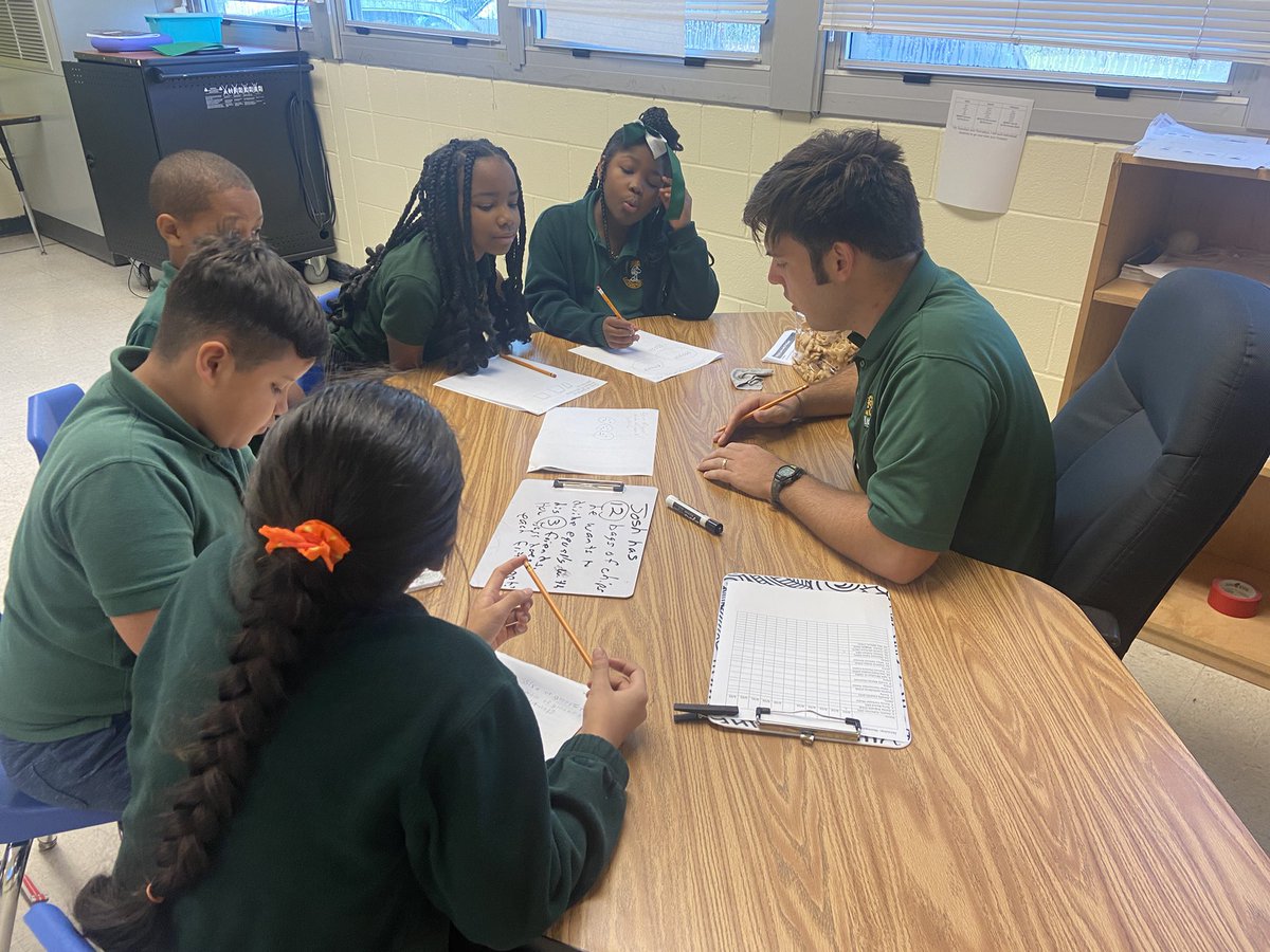 BridgedaleElem's tweet photo. Bridgedale beagles huddled in their small groups during W.I.N! time and acceleration to engage in learning and growth. All teachers and staff are leaders for individual student WINs! https://t.co/6x48HNzYTu