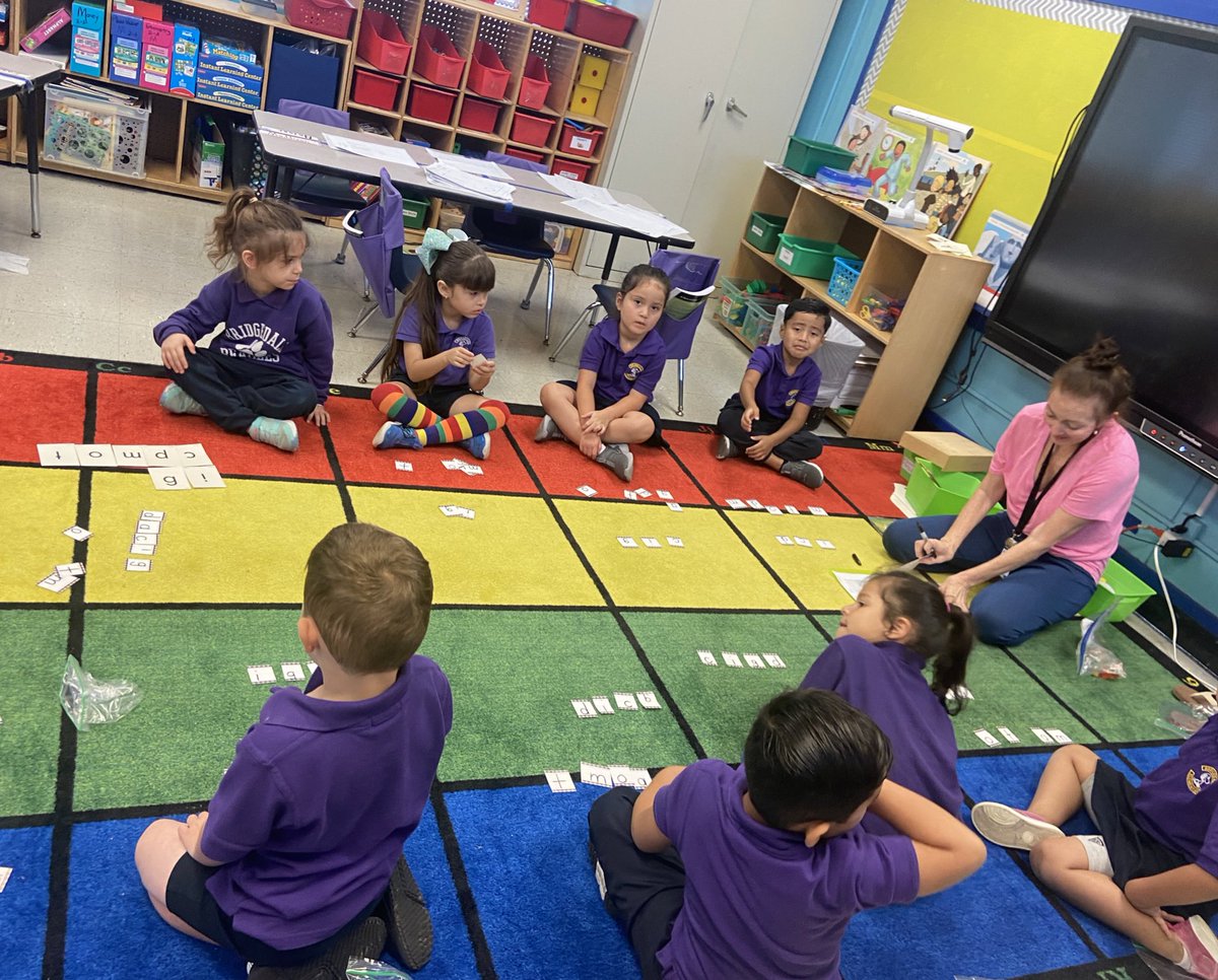 BridgedaleElem's tweet photo. Bridgedale beagles huddled in their small groups during W.I.N! time and acceleration to engage in learning and growth. All teachers and staff are leaders for individual student WINs! https://t.co/6x48HNzYTu