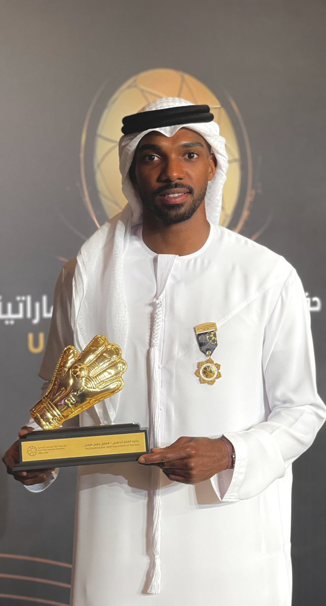 Khalid_eissa17's tweet image. الحمدلله دائماً وأبداً..
 كل هذا بفضل الله ثم فضلكم وأتقدم بجزيل الشكر إلى كل من ساهم في حصولي على هذه الجائزة وأسأل الله أن يوفقنا فالقادم على صعيد المنتخب والنادي ونطمح للمزيد من الانتصارات والإنجازات..