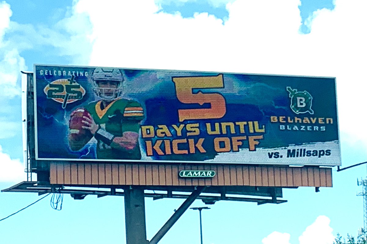 BelhavenFB's tweet photo. #TearTheRoofOff https://t.co/0lj4nfzAvO