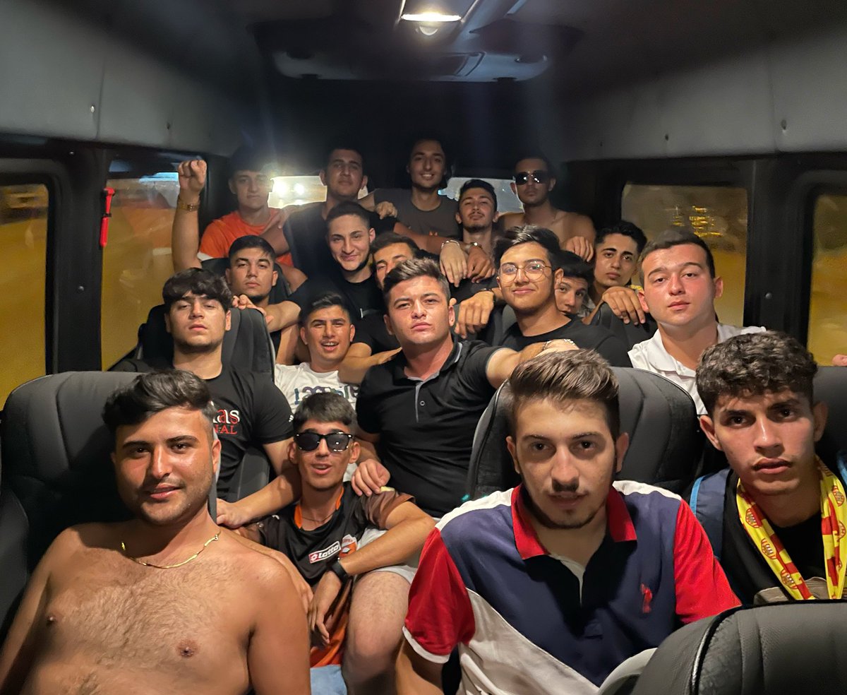 TuruncuCephe's tweet photo. YİNE YOLLARDAYIZ 🚌 Bize Güvenen Herkese Teşekkür Ederiz #ADANASPOR https://t.co/3inoQqzBnJ