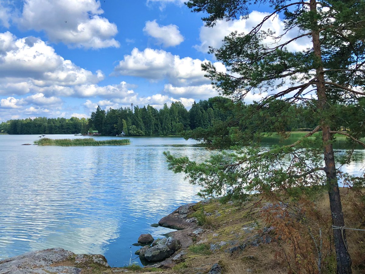 Clint_Canada's tweet photo. This year spent #SuomenLuonnonPäivä along side #Tuusulanjärvi walking the #Rantatie #Tuusula Lakeshore, cabins, 🌻gardens, museums - everything for a wonderful #FinnishNatureDay 🇫🇮 @tuusulankunta 🌲@OurFinland 🌳just a short, cheap @Hsl_hrt train 🚊 from Helsinki #FinnishNature https://t.co/TMVH3tUZdg