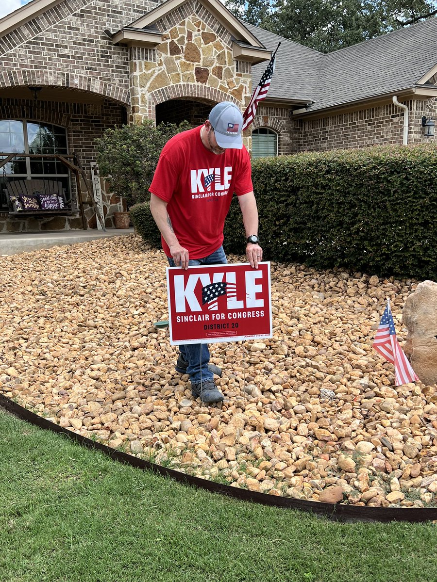 kylesinclairGOP's tweet photo. Another great day talking with voters! District 20 is ready for conservative values: tired of high crime, open borders, bad economy, high gas prices, then vote for change!
#votekyle
https://t.co/a9dczMG6TD https://t.co/E99SzrzeRr