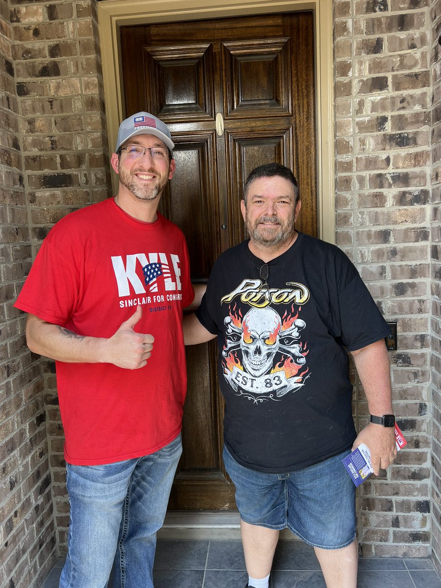 kylesinclairGOP's tweet photo. Another great day talking with voters! District 20 is ready for conservative values: tired of high crime, open borders, bad economy, high gas prices, then vote for change!
#votekyle
https://t.co/a9dczMG6TD https://t.co/E99SzrzeRr