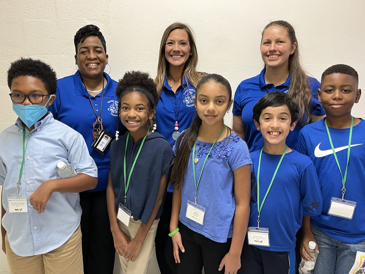 ReneePrior2's tweet photo. #Flippen Fabulous Youth Ambassadors at HCS Youth Ambassador Summit. https://t.co/rcudDXBkM5