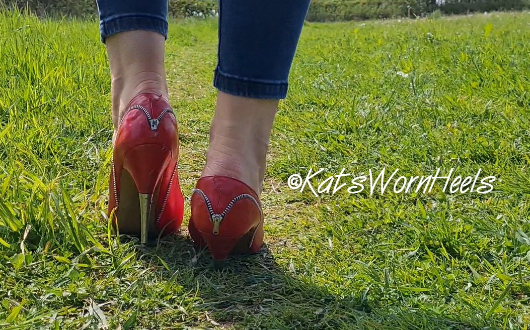 KatsWornHeels's tweet photo. That satisfying popping sound as your metal vintage heels sink into the grass..
#nailheels #redheels #heels #shoefetish #sinking #sexyheels #fetish #wornshoes #vintageheels #vintage #retroheels https://t.co/gY5o06kLRZ