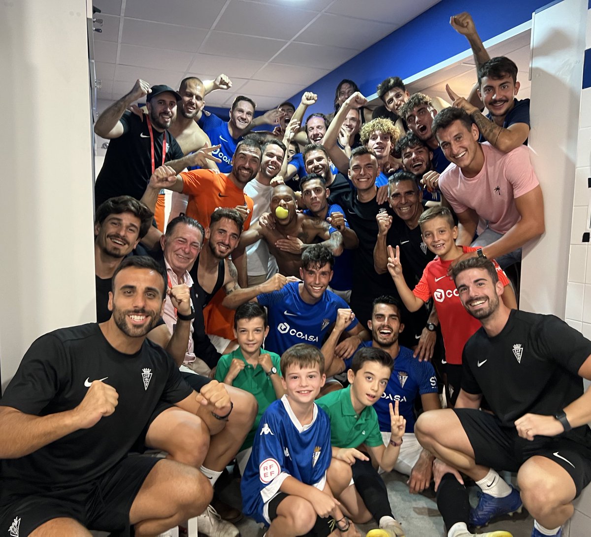 SanFernando_CD's tweet photo. +3️⃣

¡Primera victoria en casa con nuestros azulinos! 💙🏟

#SanFernando https://t.co/JlApA59vQi